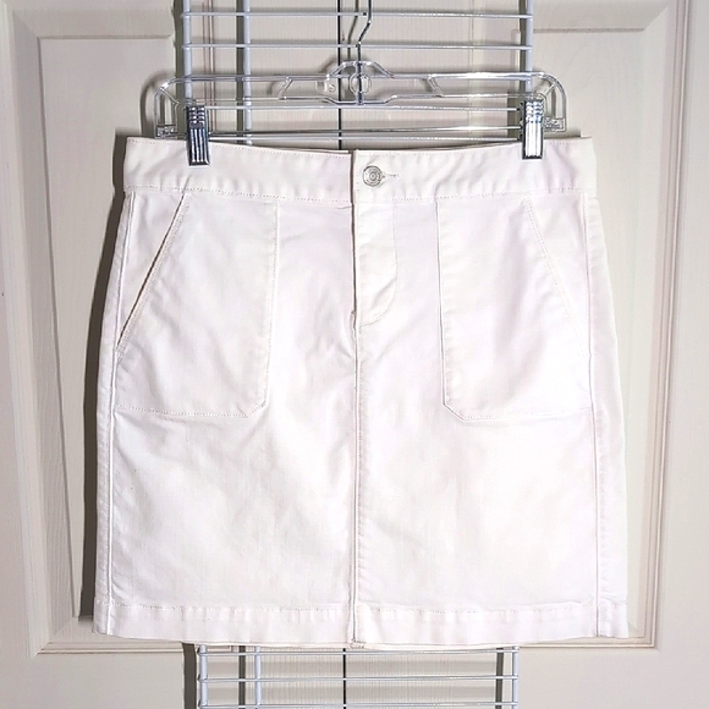 LOFT Size 2 White Denim Pockets Button & Zipper Closure Women's Mini Jean Skirt